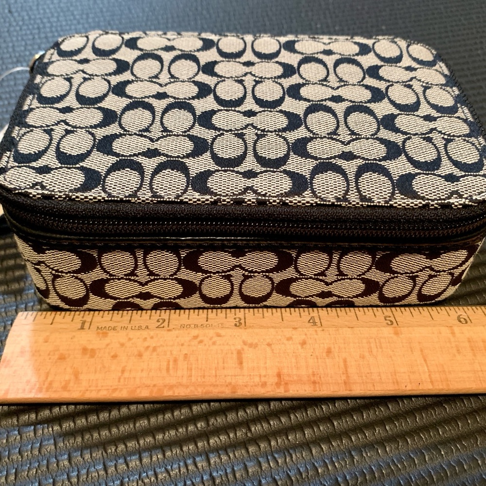 **price firm**
Coach Monogram Black and Gray Travel Jewelry Case - Picture 7 of 9